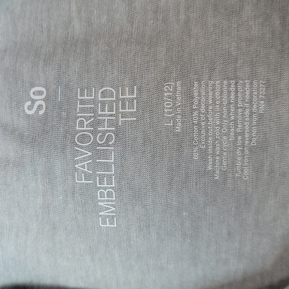 SO  Lace Trim Graphic Tee  Gray  Reversible Sequins  LOVE MORE  Size L 10/12 NEW - Picture 4 of 4